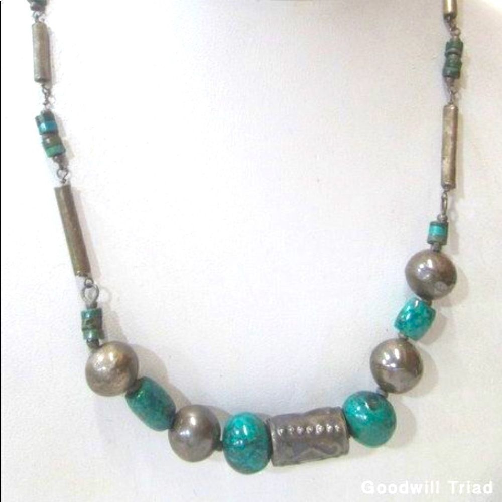 18’’ sterling silver and malachite bead necklace